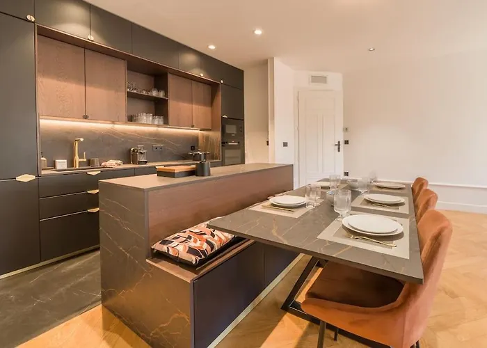 Astoria Haussmannien - De Caractere * 엑스레뱅