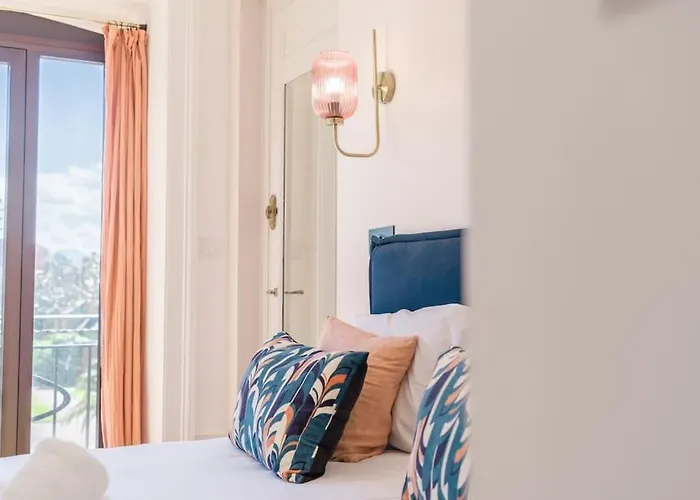 Astoria Haussmannien - De Caractere 엑스레뱅