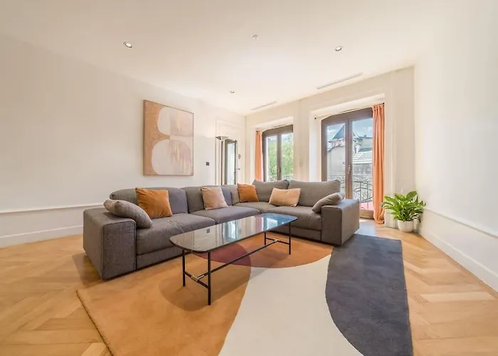 Appartement Astoria Haussmannien - De Caractere